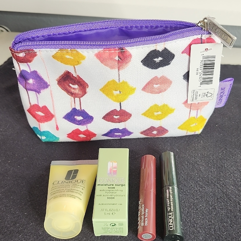 NWT Clinique Lip Print Makeup Bag 4-Piece Set w/Skincare, Lip Stick, & Mascara